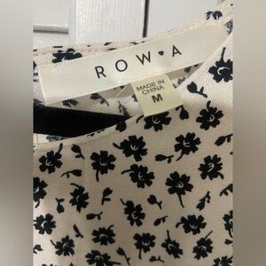 🖤 NWOT ROW A Black & Ivory Ditsy Floral Flounce Mini Dress Women’s Size M 🖤